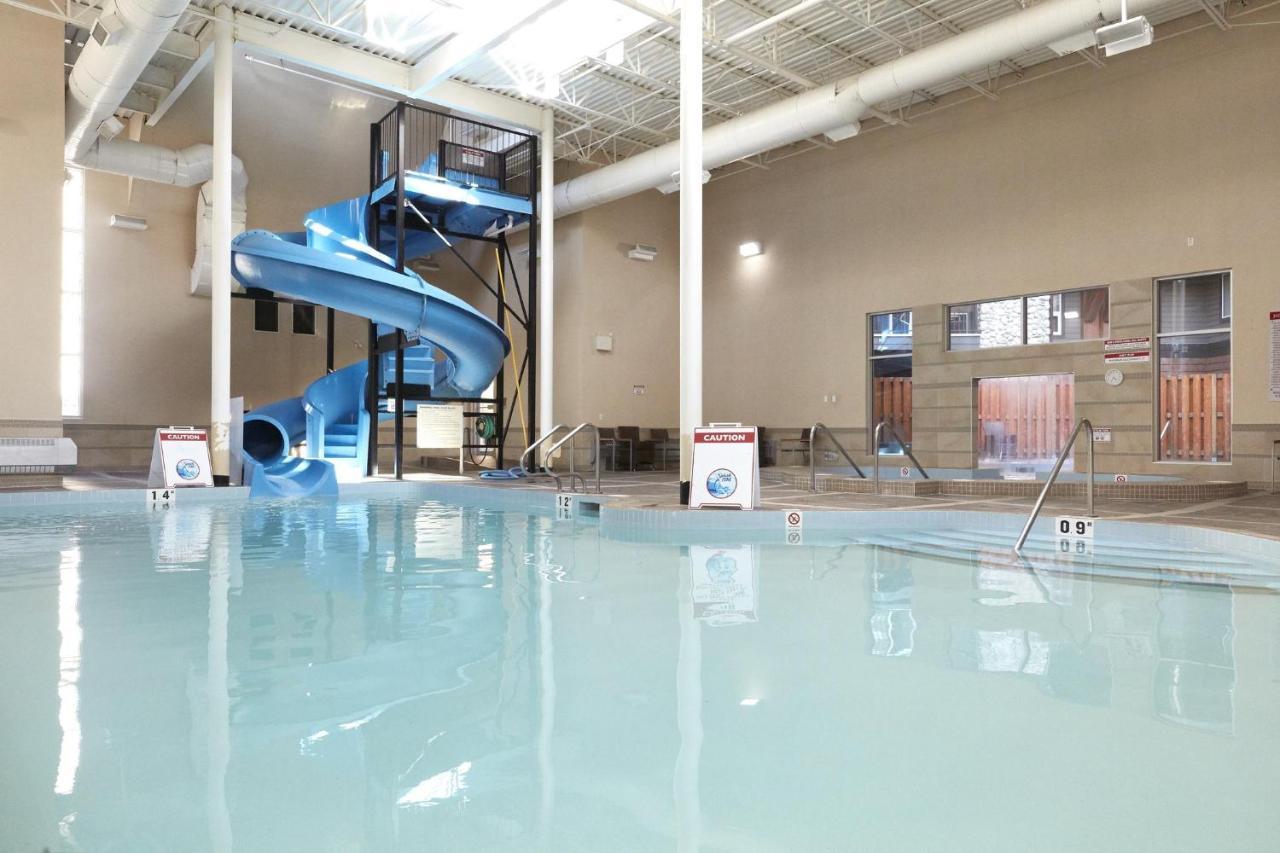 Mountain Fun - With Open Pool And Hot Tub Apartment Canmore Exterior photo