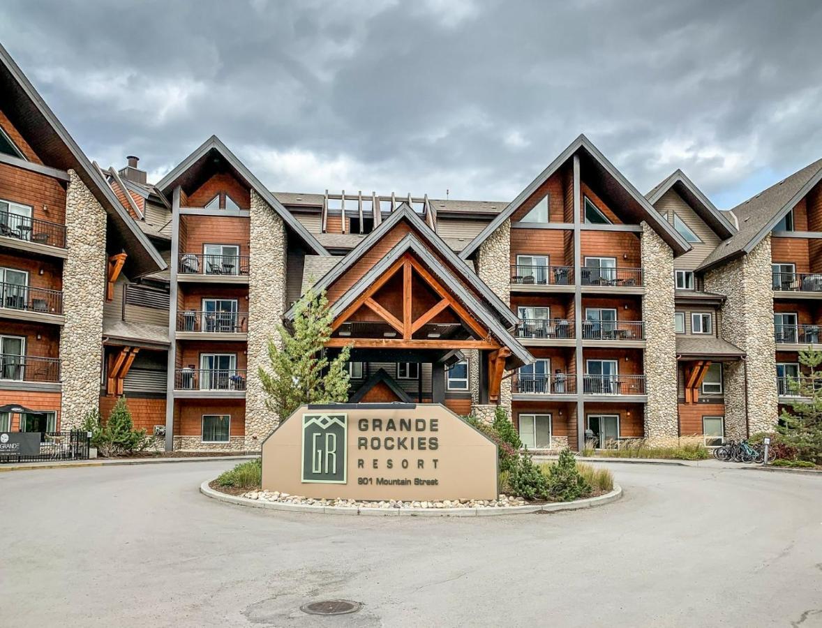 Mountain Fun - With Open Pool And Hot Tub Apartment Canmore Exterior photo