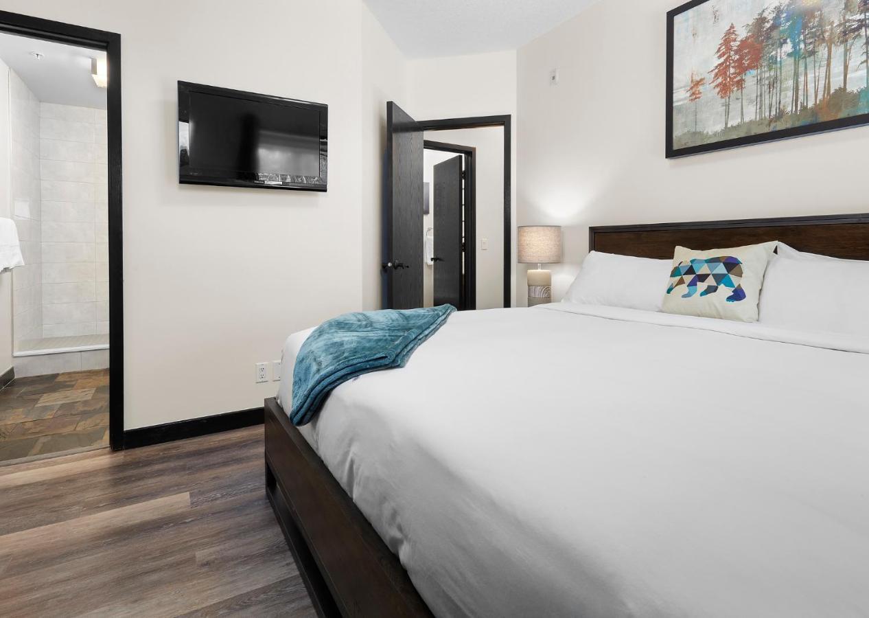 Mountain Fun - With Open Pool And Hot Tub Apartment Canmore Exterior photo